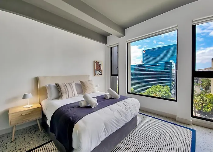 9Th Floor Modern, Elegant Stay In City Pool